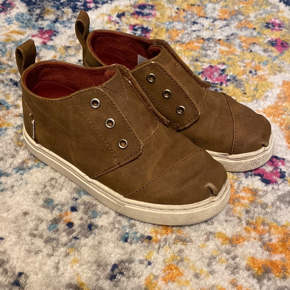 Toms boys size 10 chukka boots
